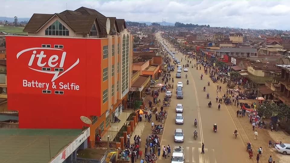 Difficile lutte contre des marchés et parkings dans des artères de ...