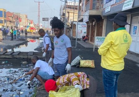 Des déchets plastiques sont visibles partout à Goma