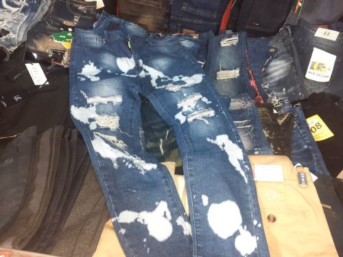 la mode est aux habits avec déchirures